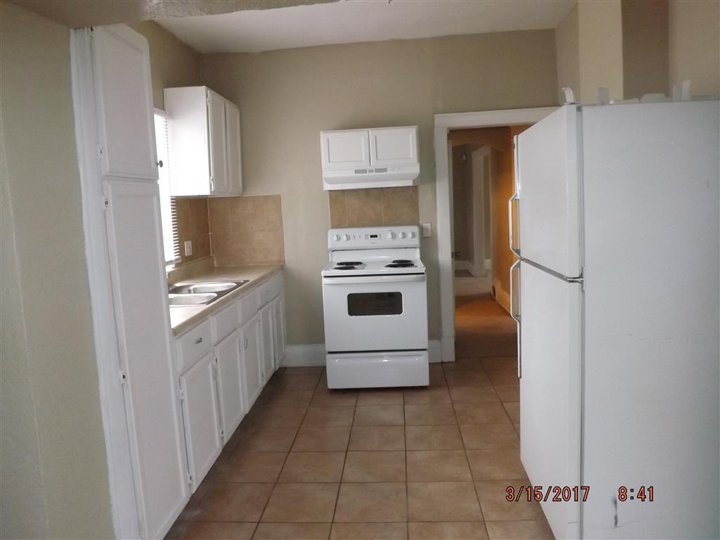 2934 Wayne Ave - Photo 2 of 11