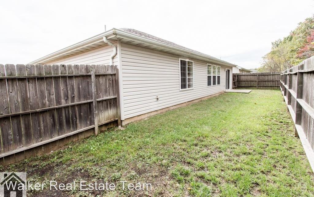 24308 Tanglewood Rd - Photo 3 of 46