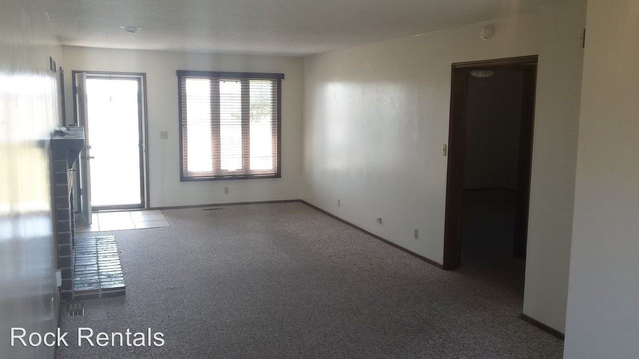 804 E 43rd Ave - Photo 3 of 14