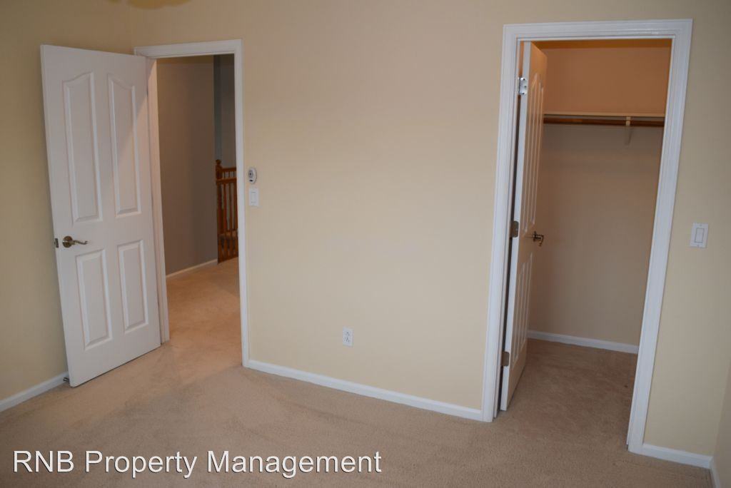 225 Luna Cir - Photo 2 of 28
