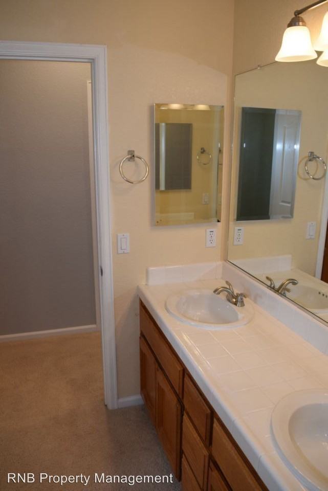 225 Luna Cir - Photo 3 of 28