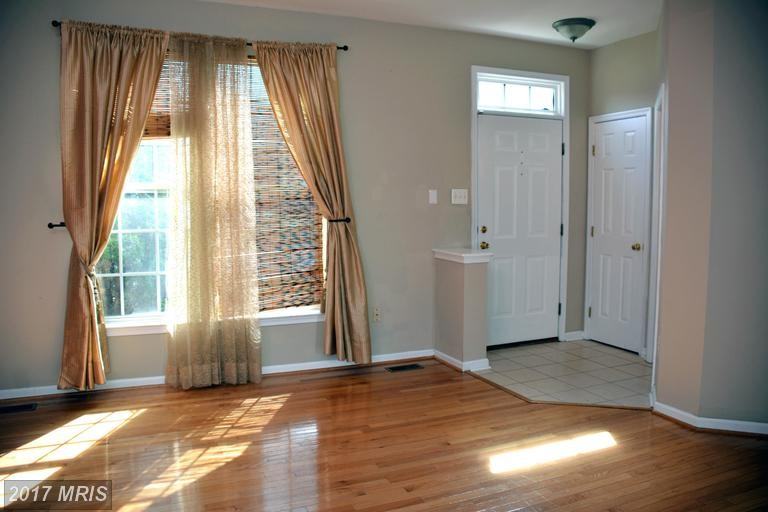 10702 Enfield Dr - Photo 2 of 28