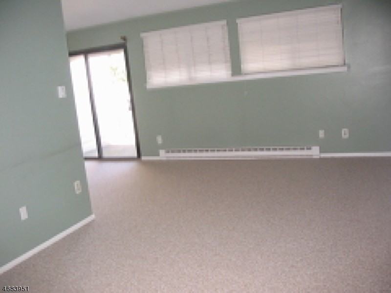 30 Hillside Ct - Photo 3 of 8