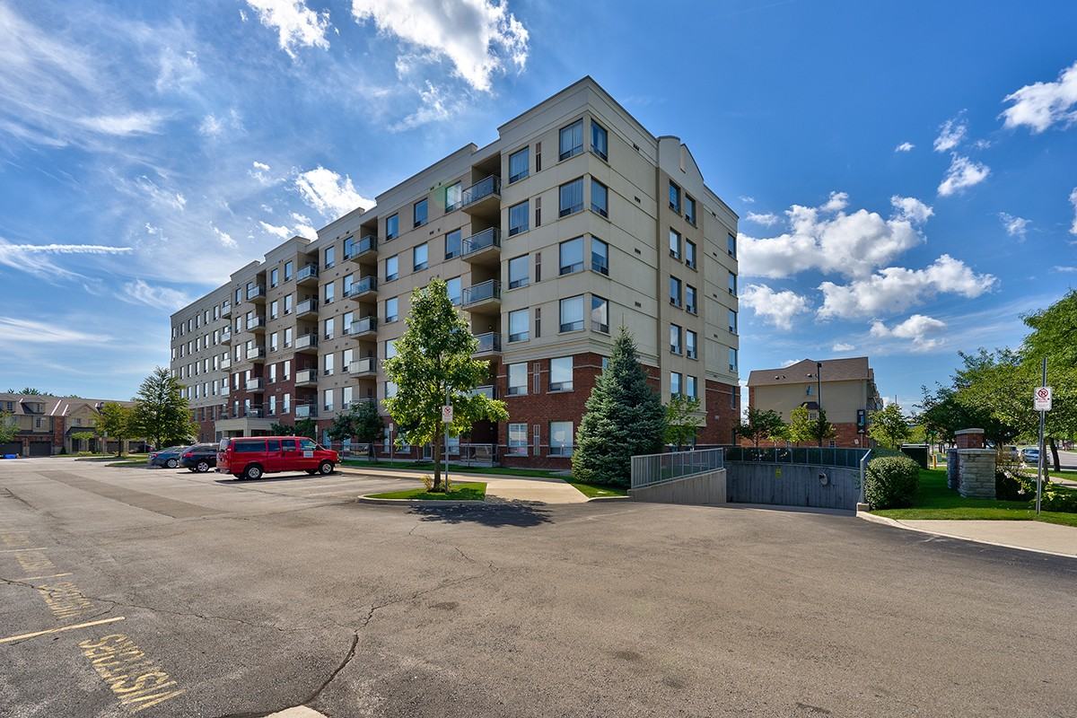 5070 Fairview Street 302, Burlington, ON L7L 0B8 2 Bedroom Apartment