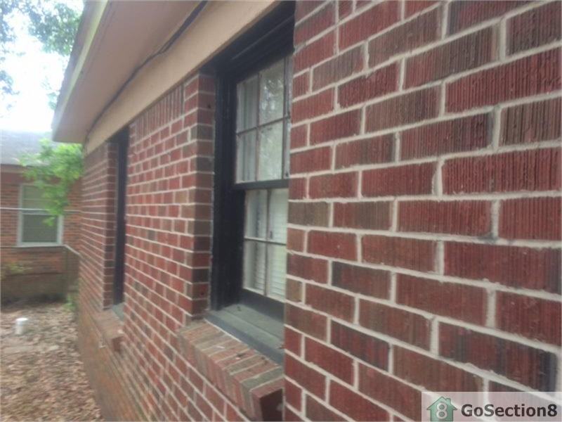 2258 Roberta Dr - Photo 2 of 9