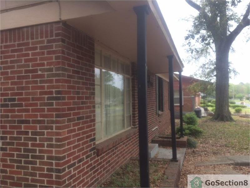 2258 Roberta Dr - Photo 3 of 9