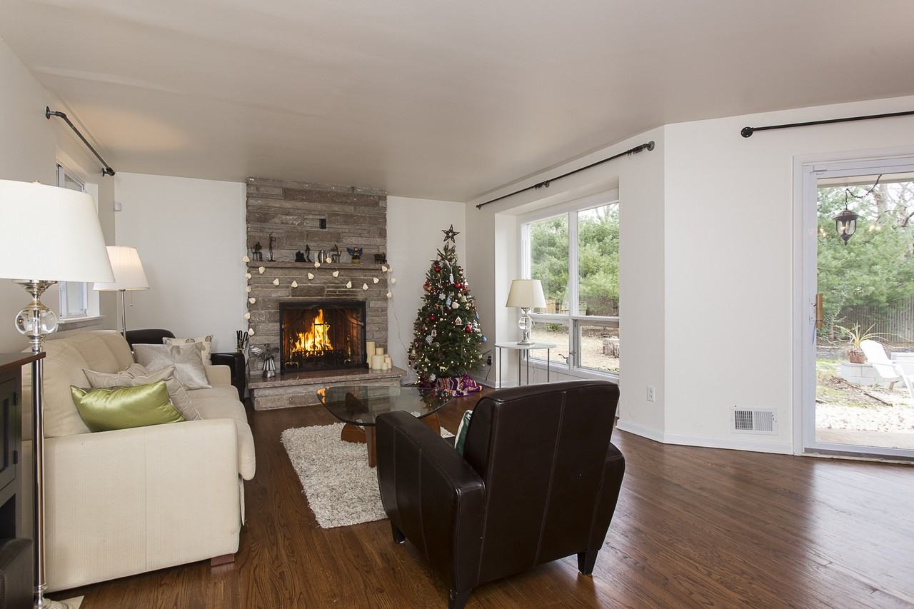 223 Cranbury Rd - Photo 2 of 27