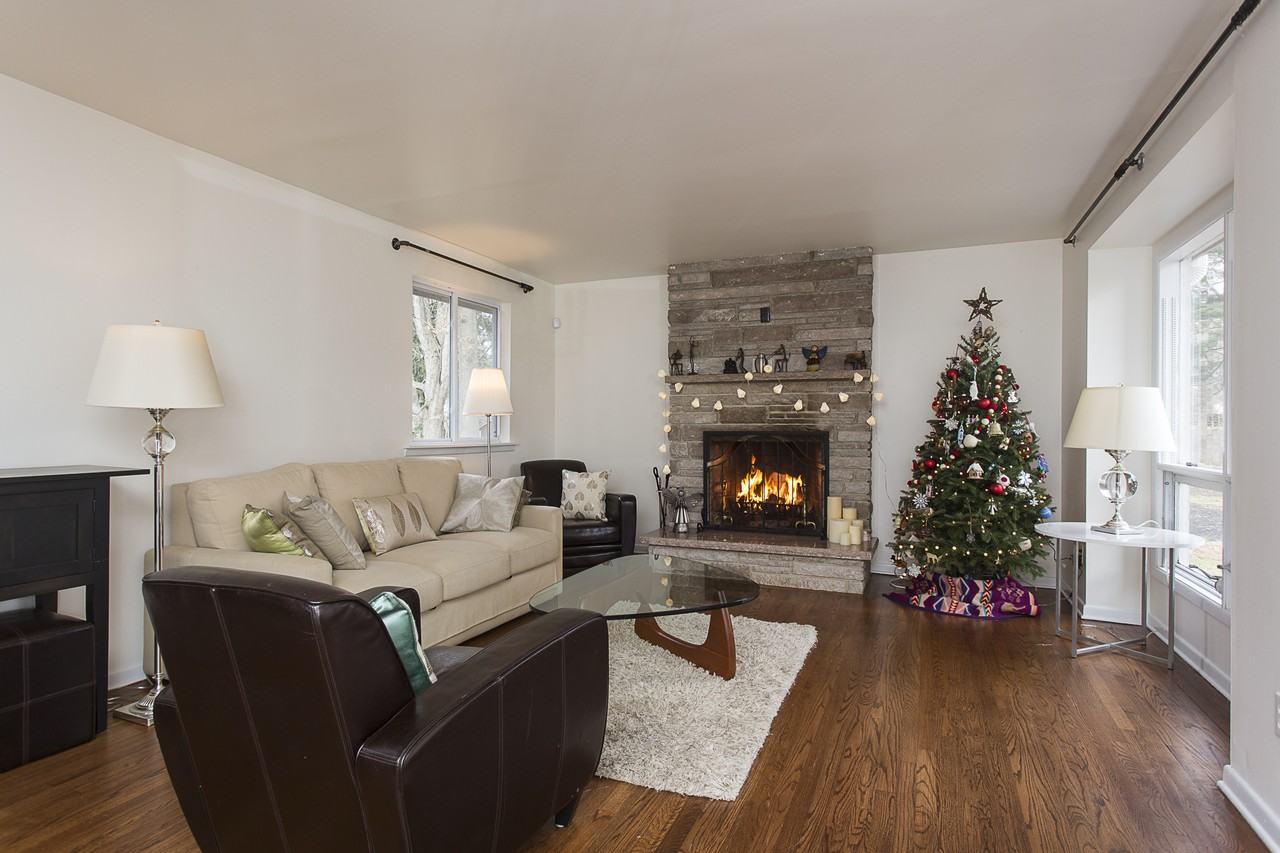 223 Cranbury Rd - Photo 3 of 27