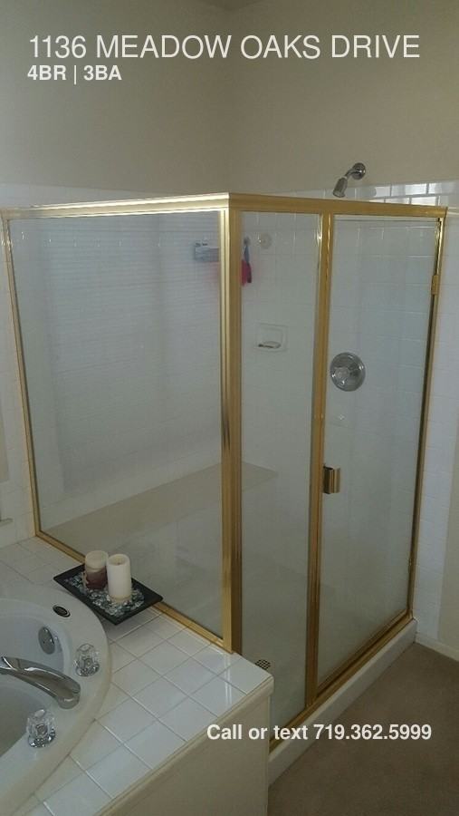 1136 Meadow Oaks Dr - Photo 3 of 22