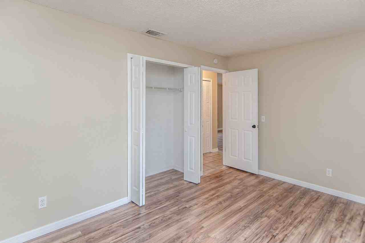 1115 Wild Oak Terrace - Photo 2 of 17