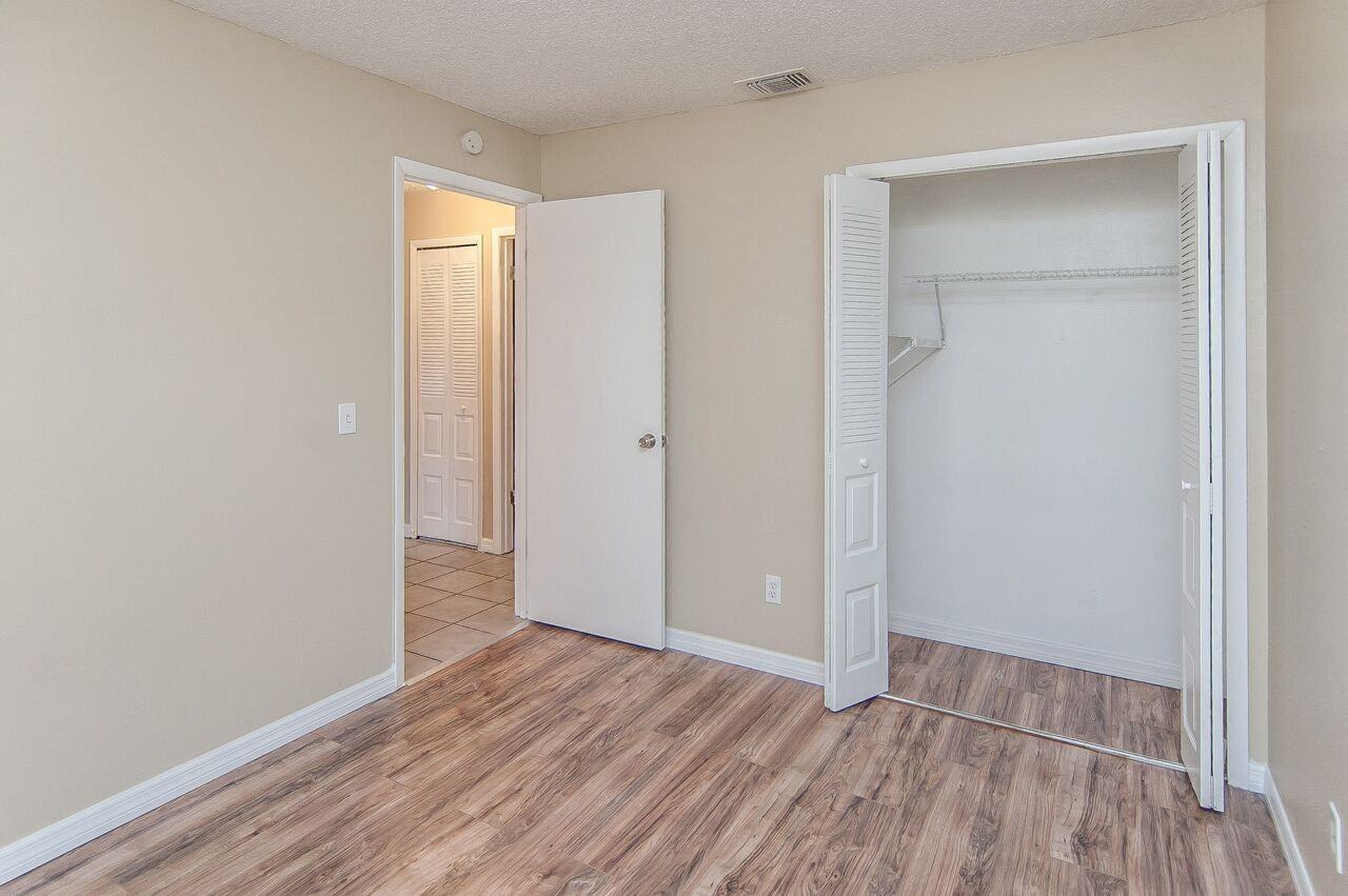 1115 Wild Oak Terrace - Photo 3 of 17