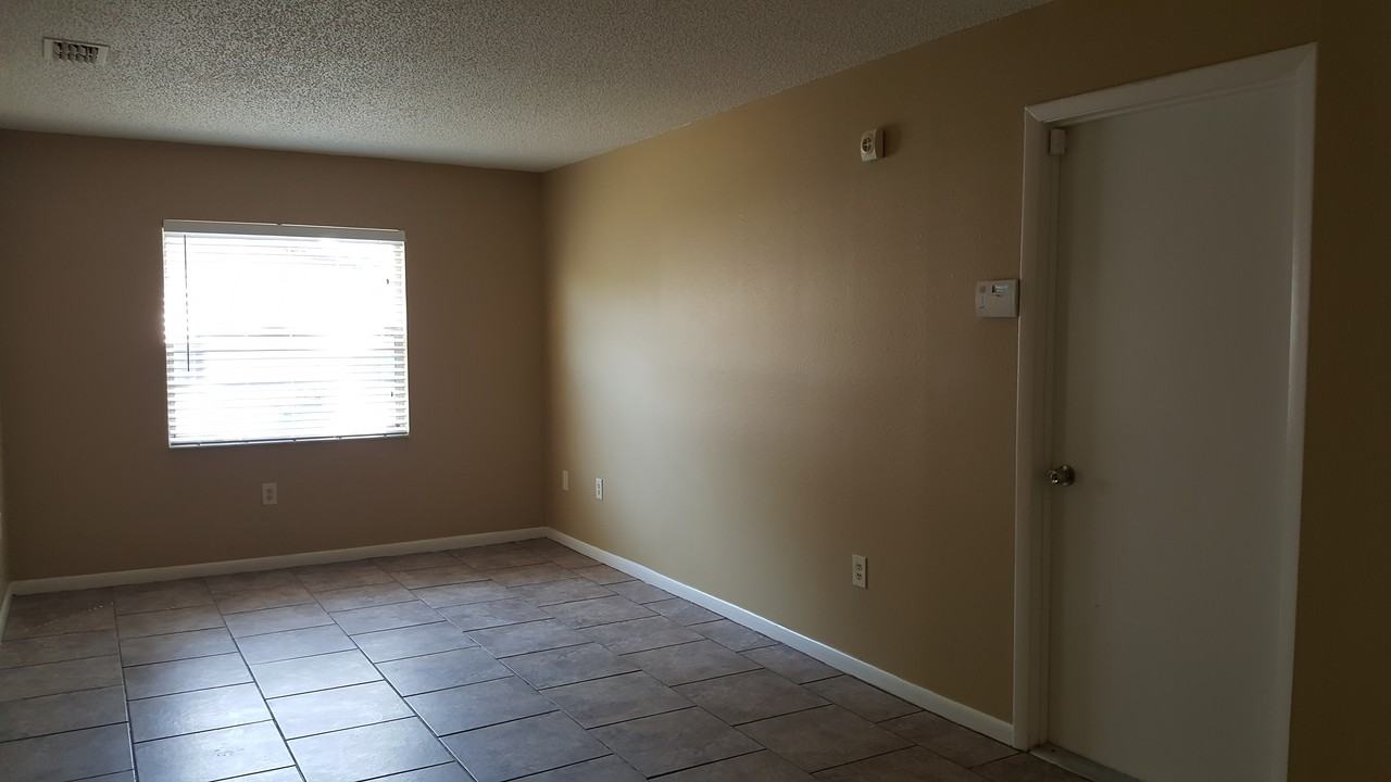 910 S Carolina Ave - Photo 2 of 15