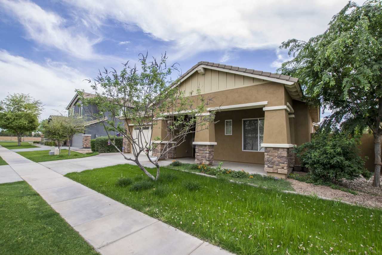 3653 E Robin Ln - Photo 2 of 30