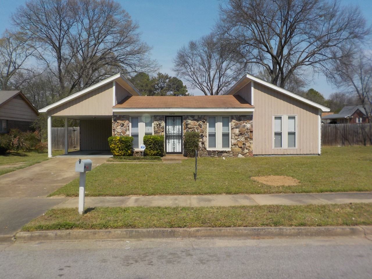 3210 Morningview Dr - Photo 3 of 18