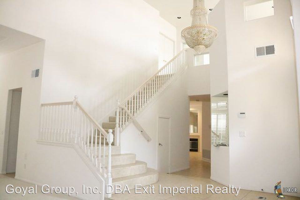 1300 Jean Robinson Ct - Photo 3 of 10