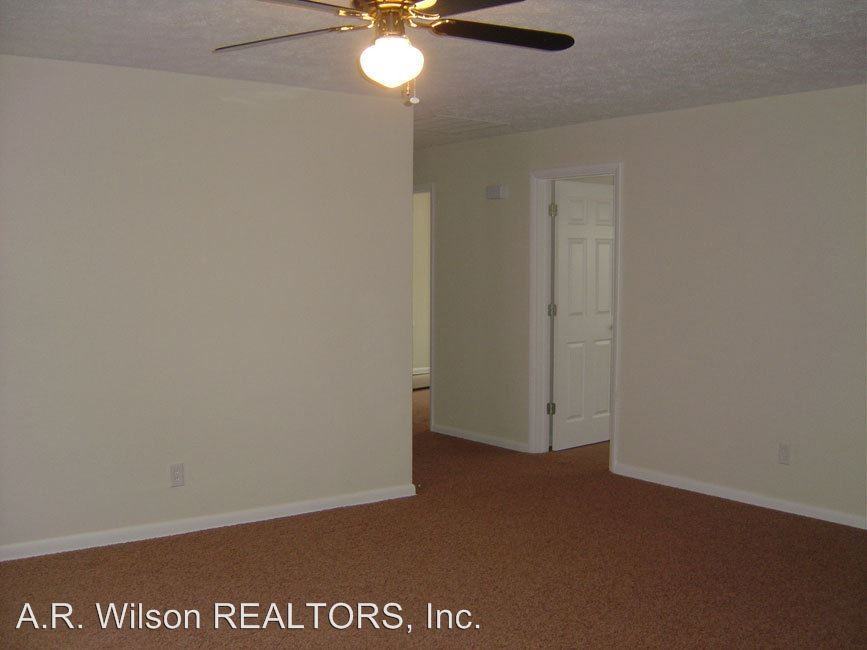 202 E Lindberg St - Photo 2 of 7