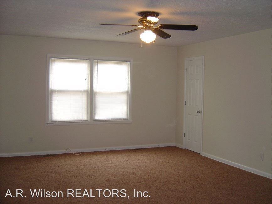 202 E Lindberg St - Photo 3 of 7