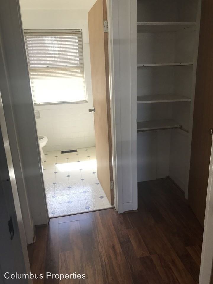 1683 1/2 Oak St - Photo 3 of 18