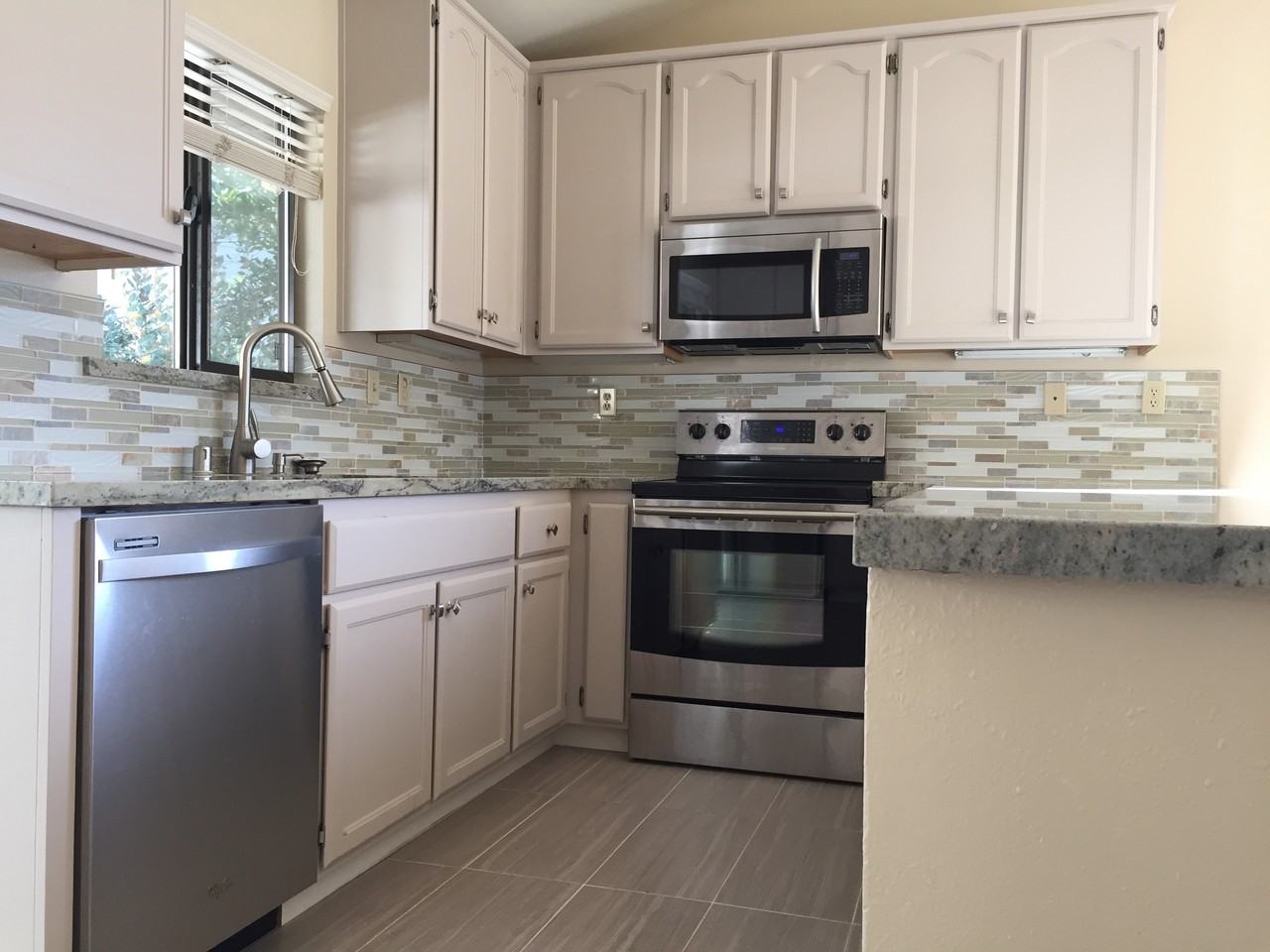 1867 Grand View Dr - Photo 3 of 17