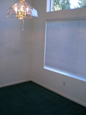 900 Agee Ct - Photo 3 of 8