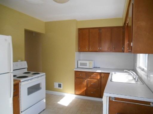 1921 Victor Ave - Photo 3 of 20