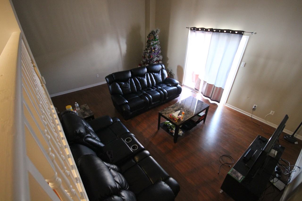 9 Chapman Ct - Photo 2 of 9