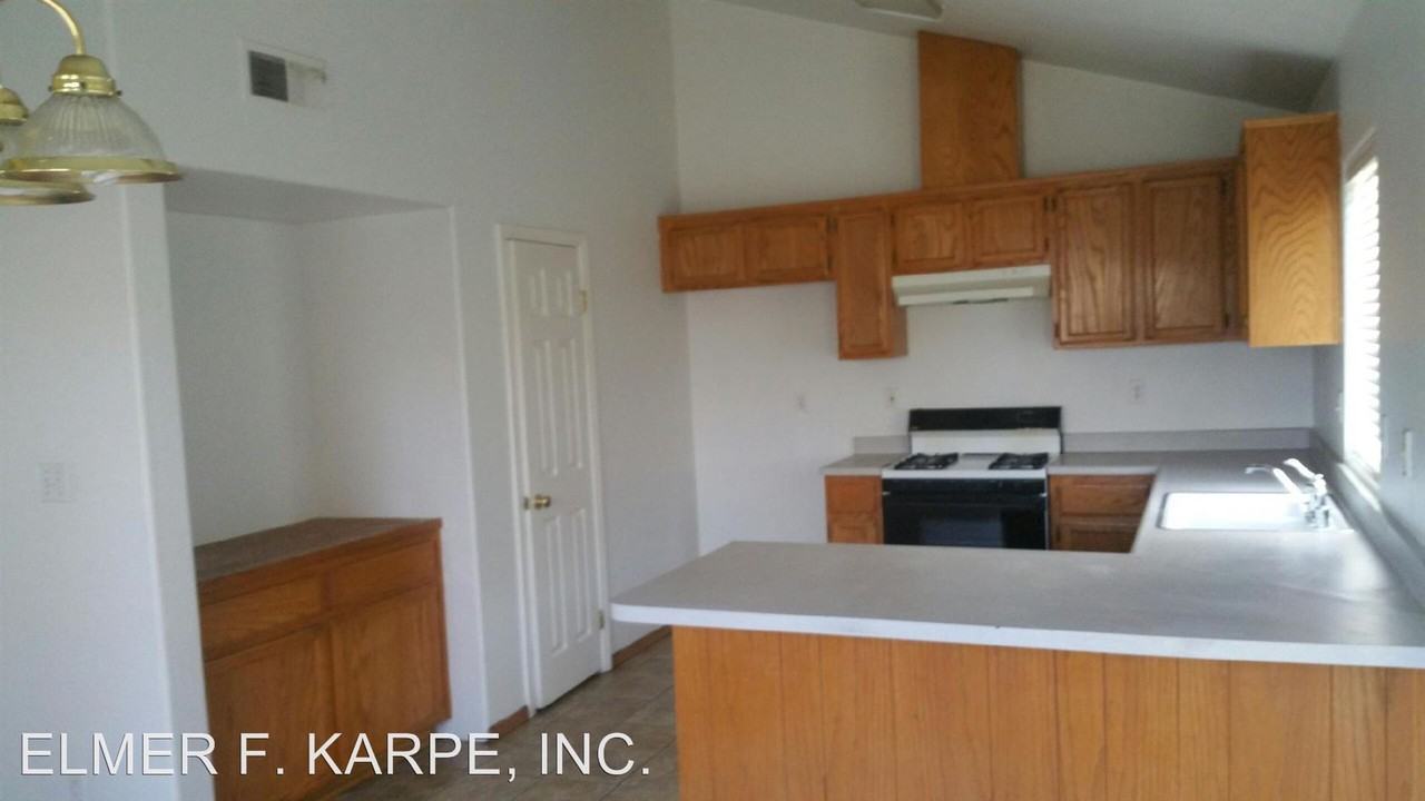 5206 Windy Peak St - Photo 2 of 6