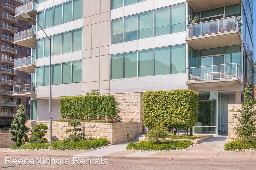 4646 N Broadway St - Photo 2 of 8