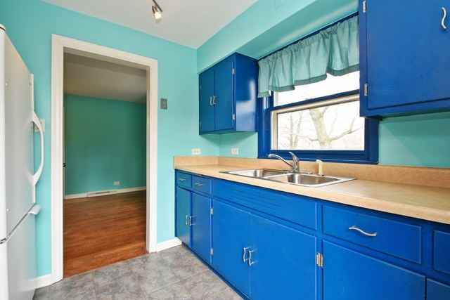 12039 S 80th Ave - Photo 3 of 10