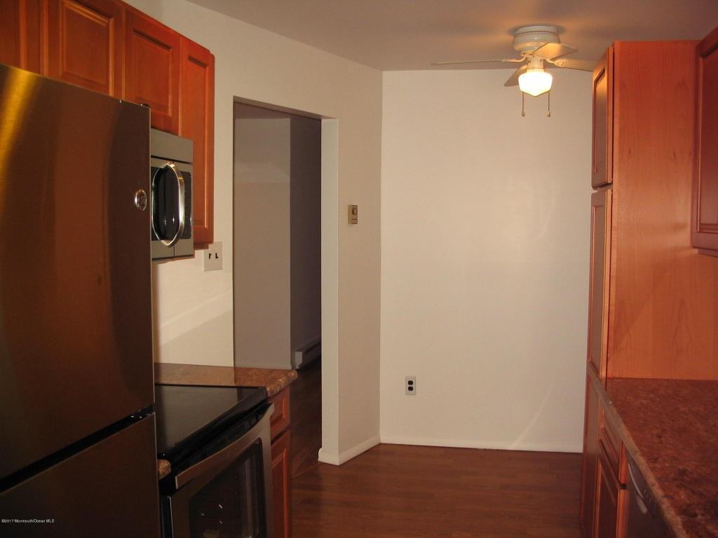 84 Amberly Dr #F - Photo 2 of 11