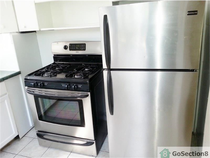 7900 Gilbert St - Photo 3 of 11