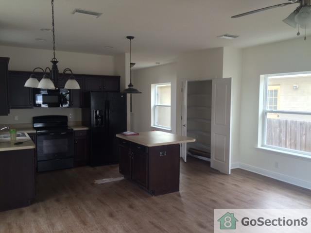 2128 W Walnut St - Photo 2 of 13