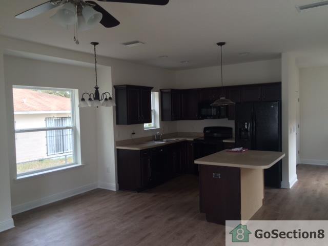 2128 W Walnut St - Photo 3 of 13
