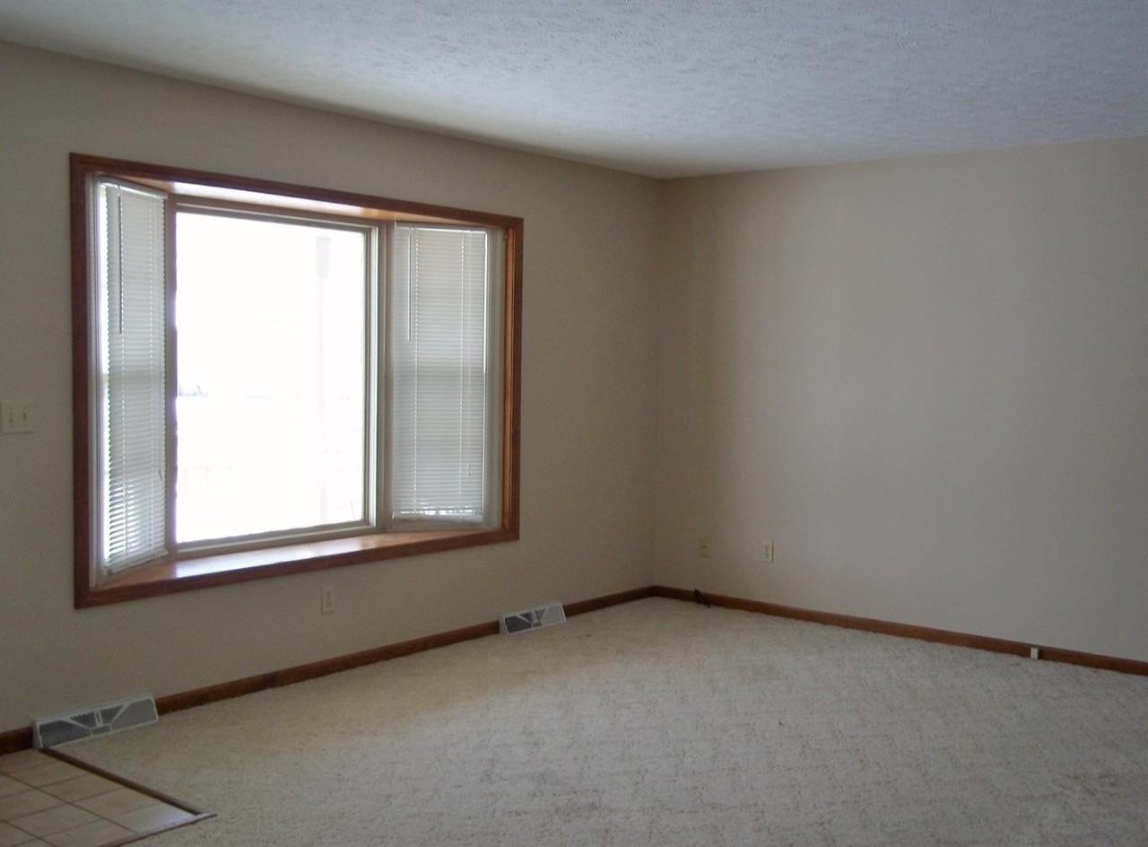 517 Dogwood St SW - Photo 3 of 23