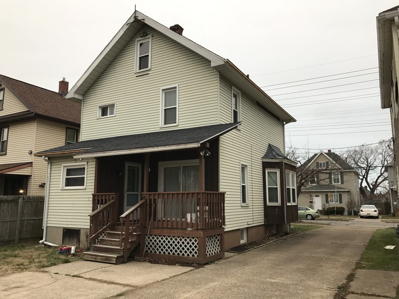 1135 W 21st St - Photo 2 of 9