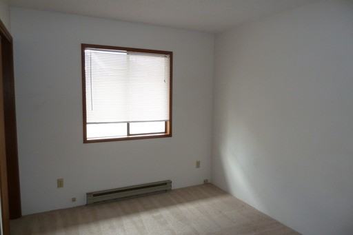 1504 W North St - Photo 3 of 9