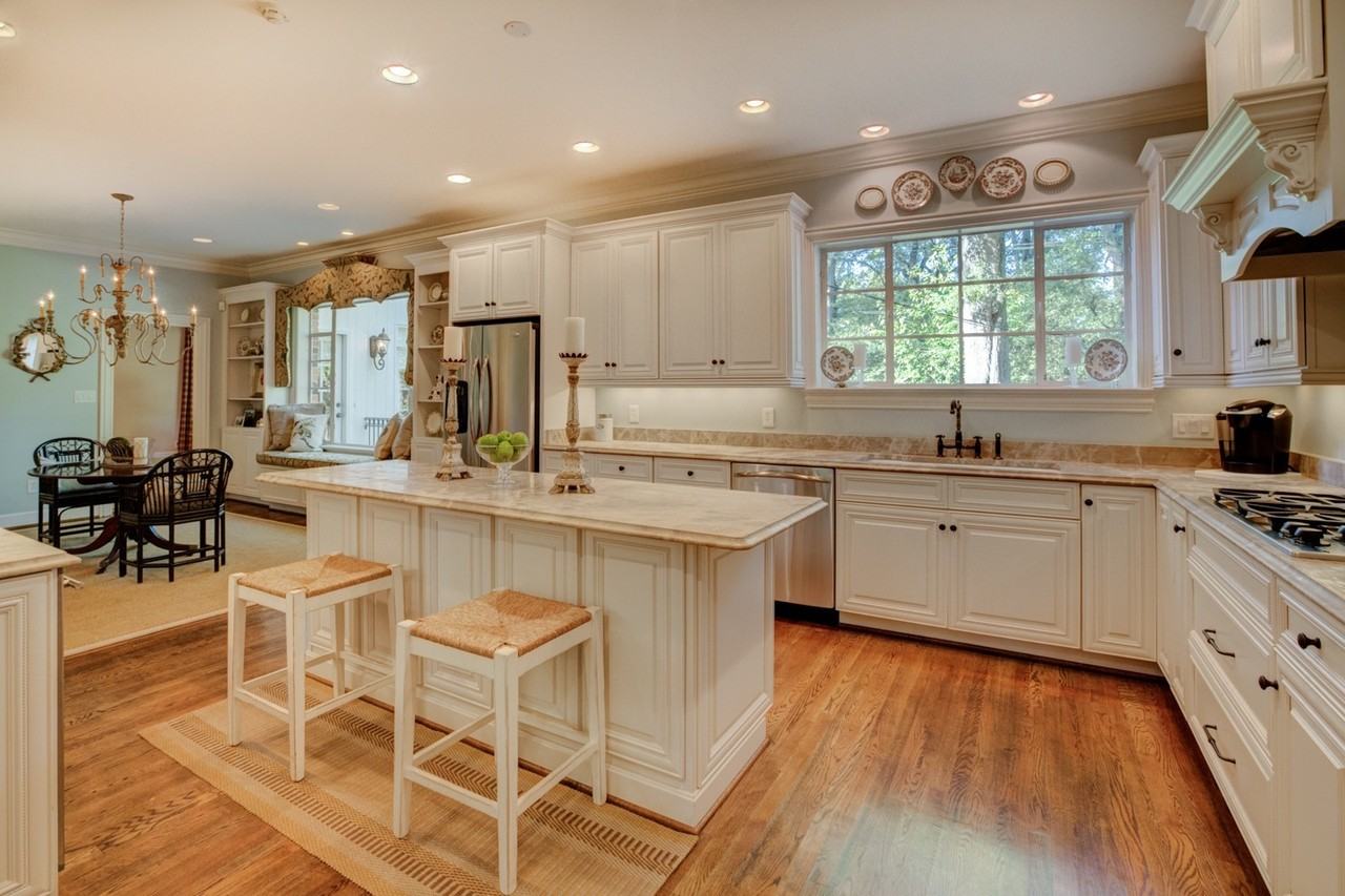 1838 Queens Rd W - Photo 3 of 5