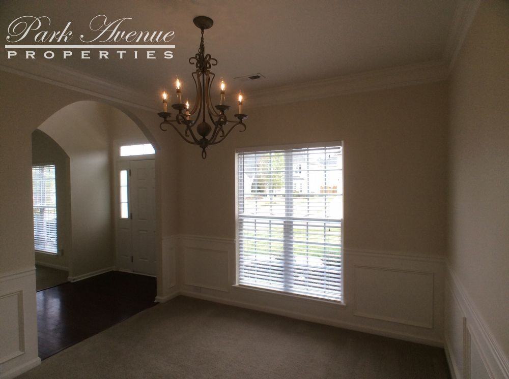 815 Reigate Rd - Photo 3 of 28