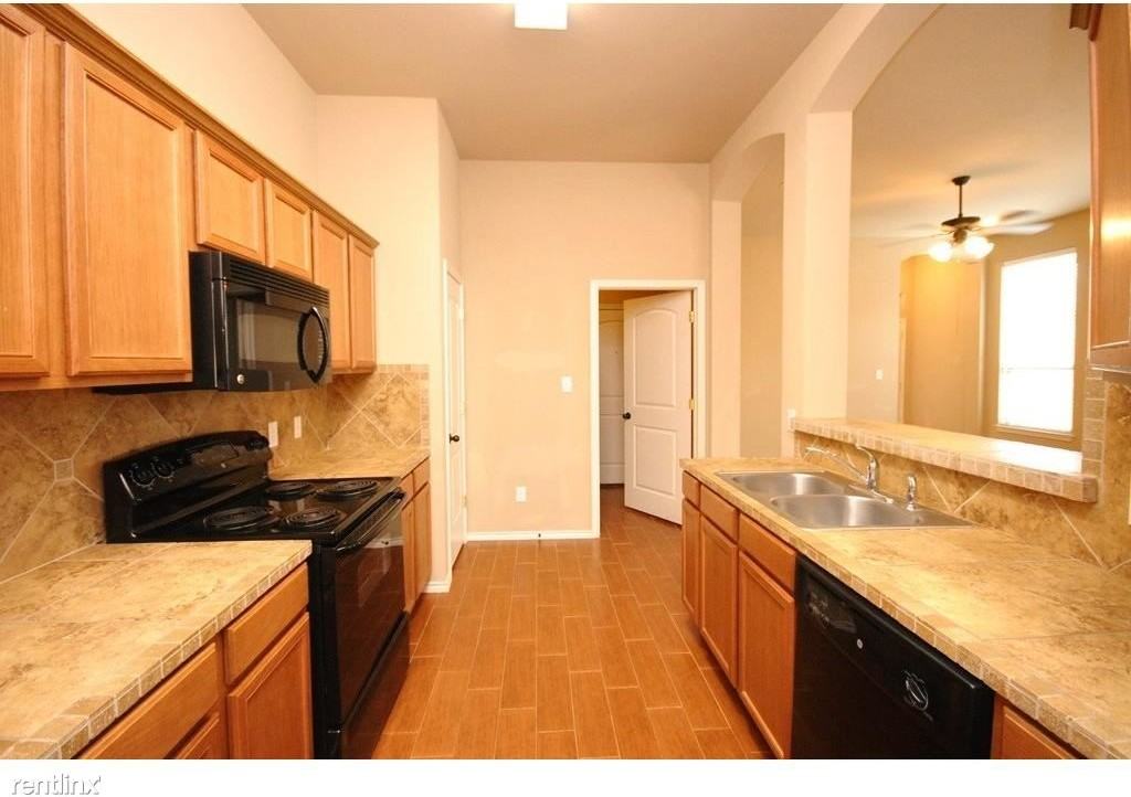 1504 Muirfield Bend Dr #A - Photo 2 of 10