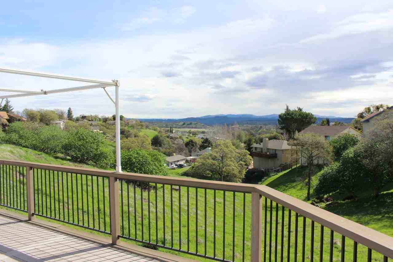 3415 Lakeview Dr - Photo 3 of 17