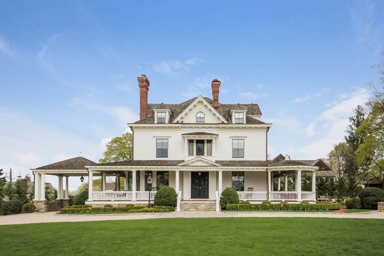 1404 Shippan Ave - Photo 2 of 28