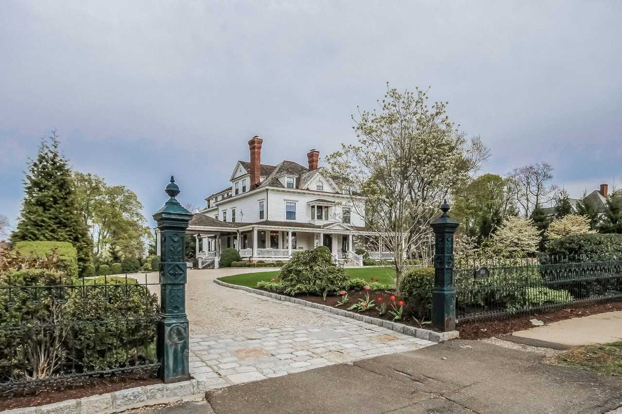 1404 Shippan Ave - Photo 3 of 28