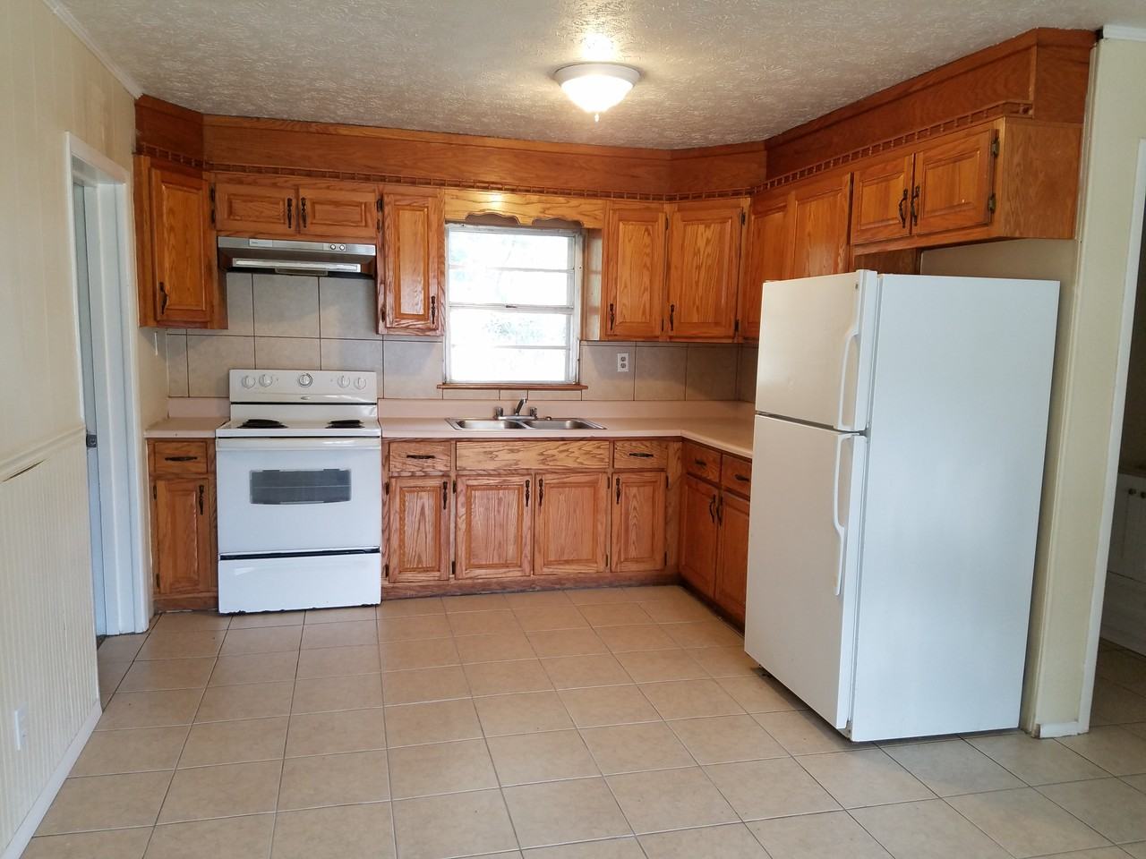 19208 Alta Vista Dr - Photo 2 of 9