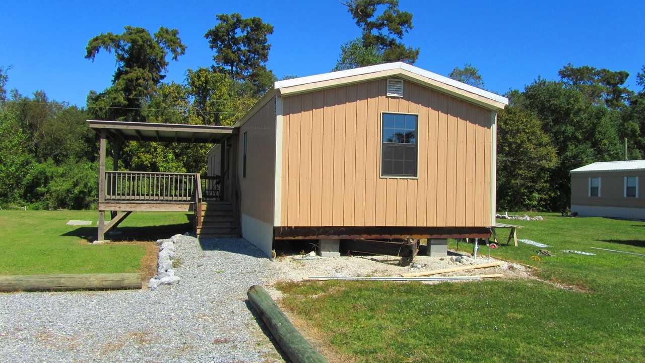 653 E Bayou Rd - Photo 3 of 15