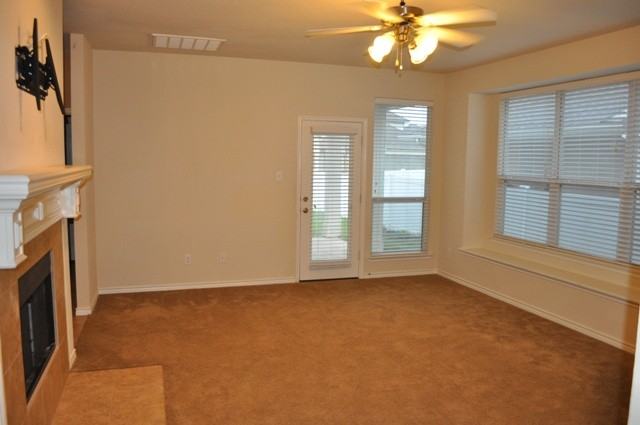 1016 Cotton Exchange Dr - Photo 3 of 17