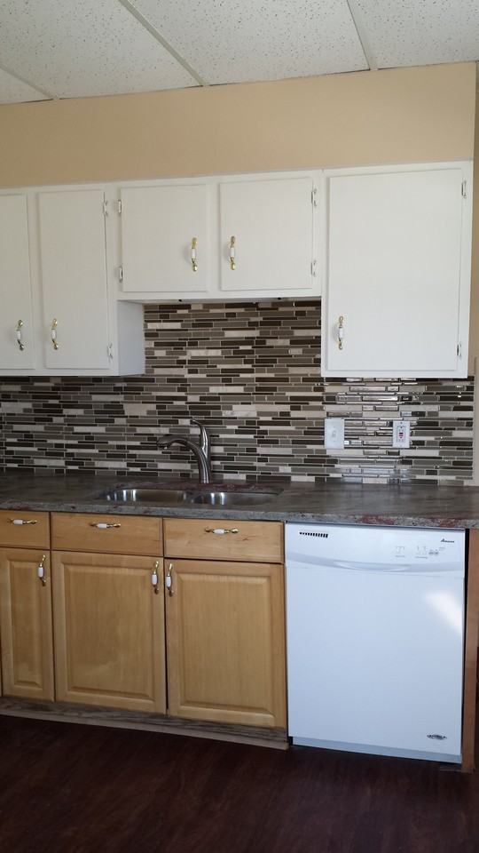 984 Wakefield Ave - Photo 3 of 53
