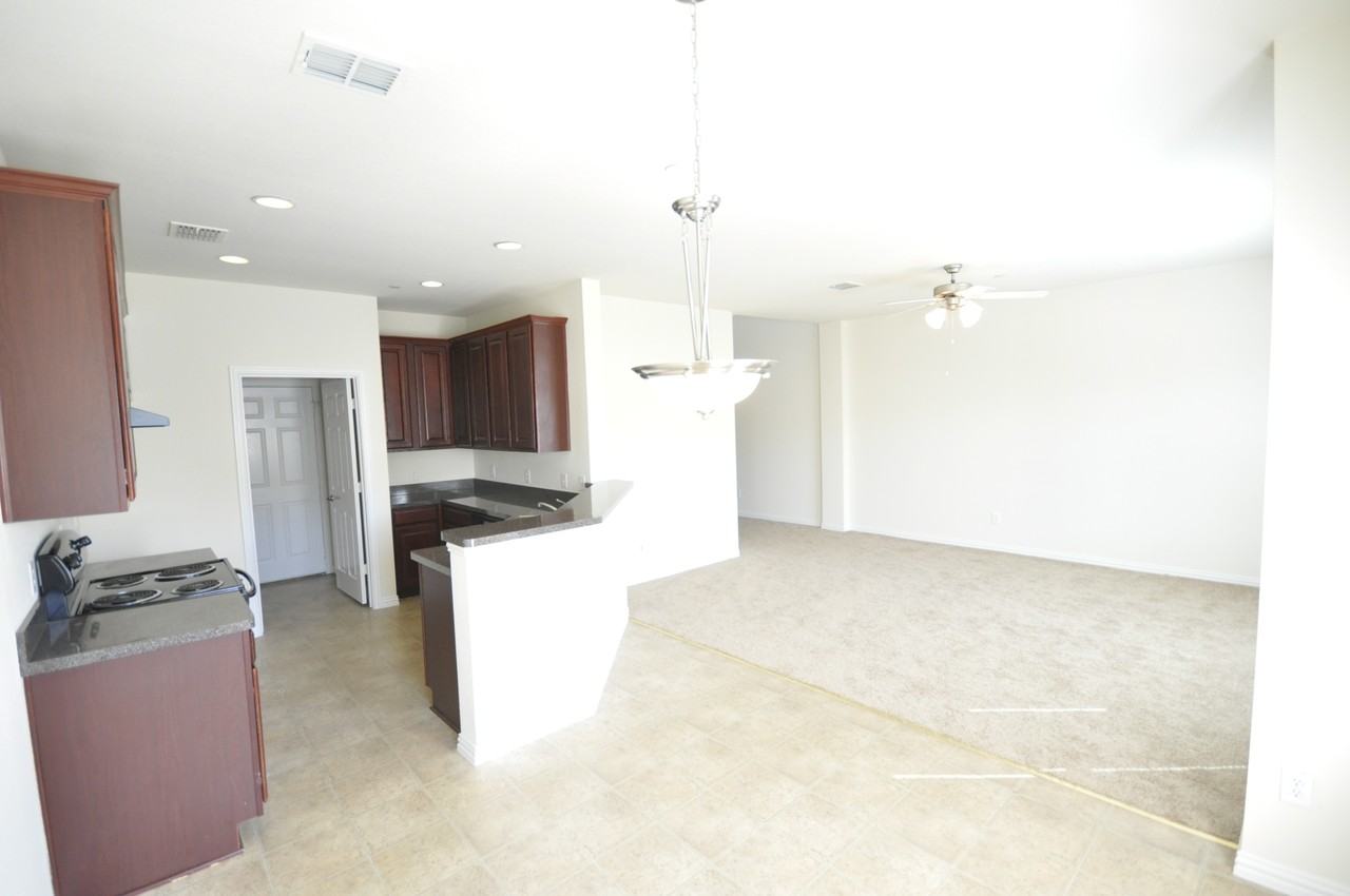 8735 Manhattan Ave - Photo 3 of 21