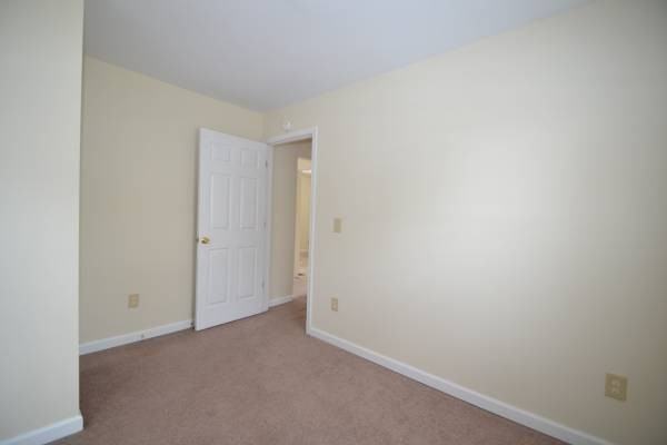 1942 Lyndhurst Rd - Photo 3 of 14