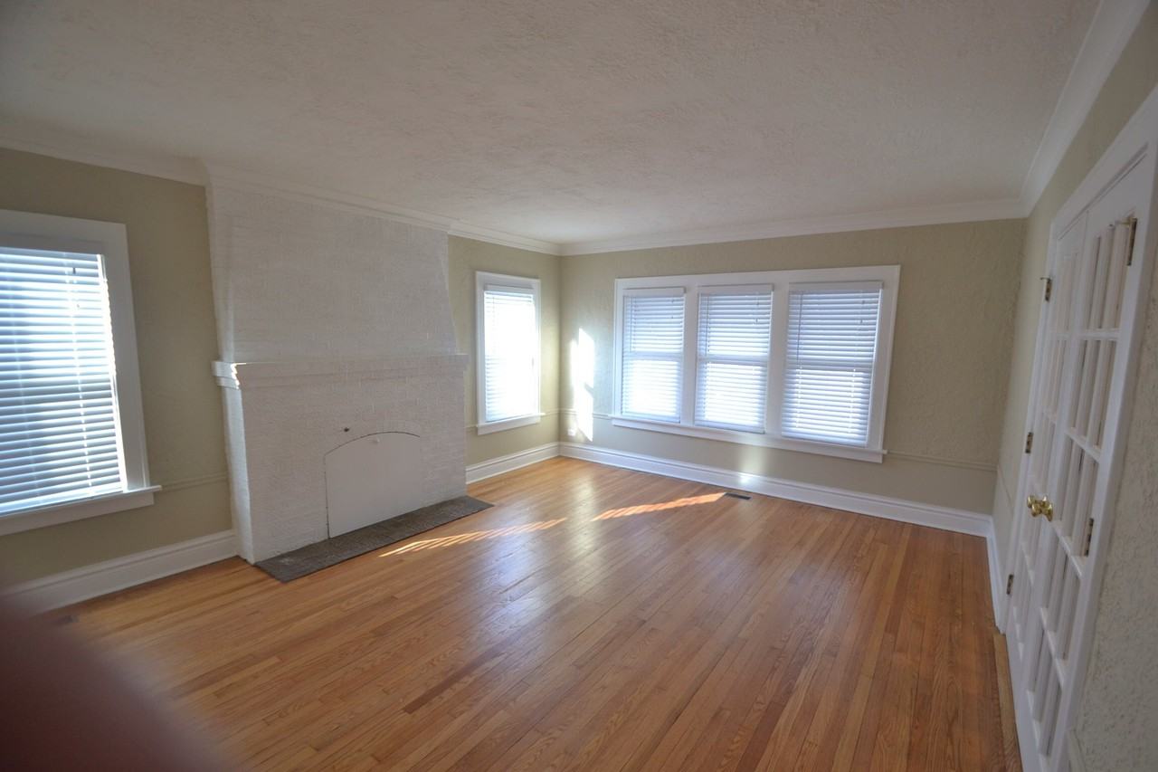 447 S Michigan Ave - Photo 2 of 8