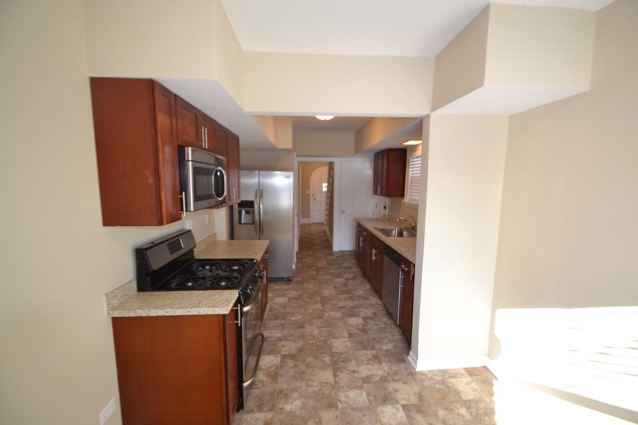 447 S Michigan Ave - Photo 3 of 8